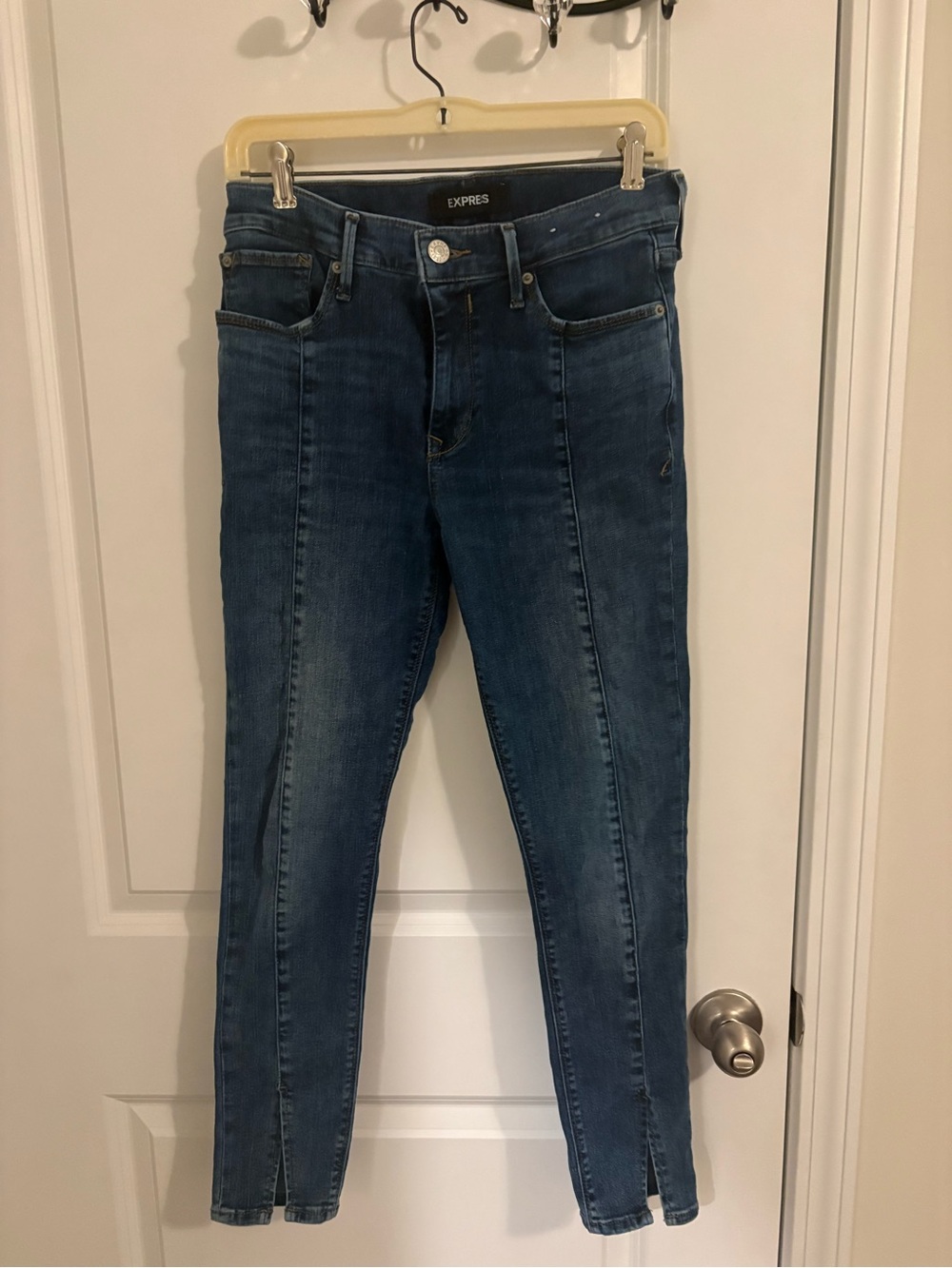 Express Women's leggings Jeans in Medium-Dark Blue
